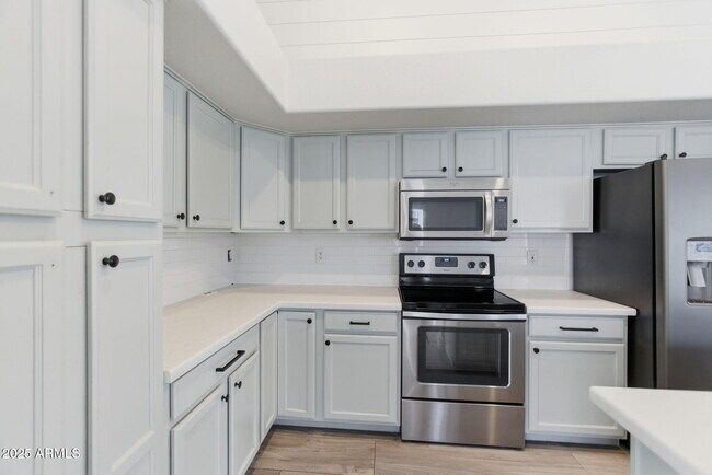 Building Photo - 2132 E Willow Wick Rd