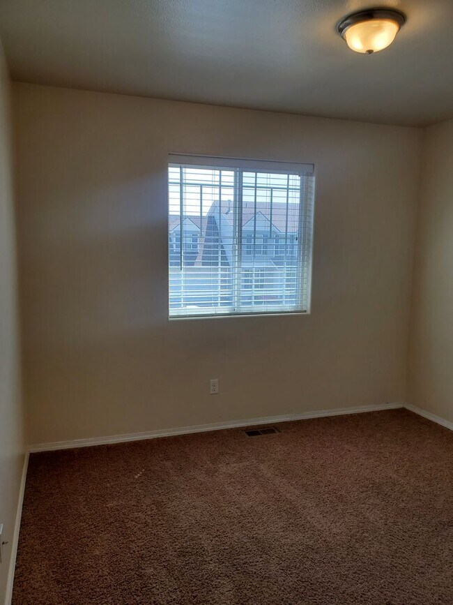 Building Photo - Beautiful 2 Story Home!