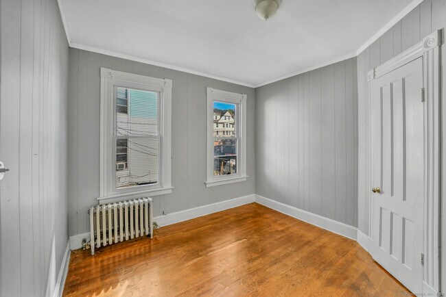 Building Photo - 221 Willow St
