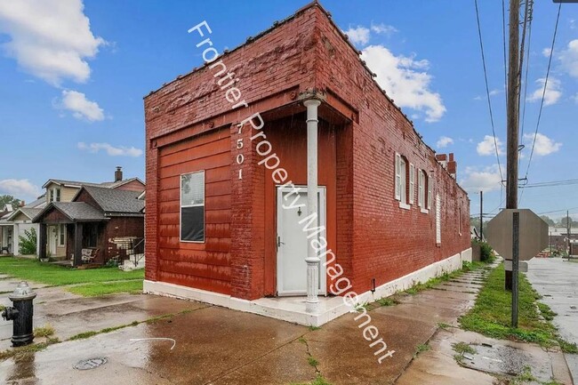 Primary Photo - Updated 2 Bed 2 Bath Home