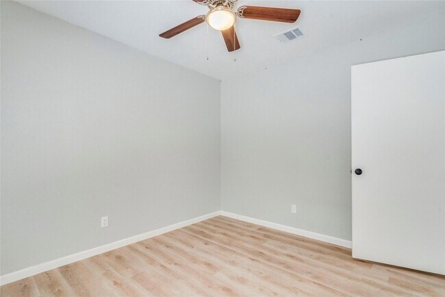 Building Photo - 13808 Lothian Dr