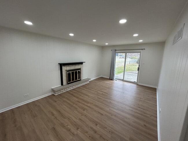 Building Photo - 2811 N Harvard Ave