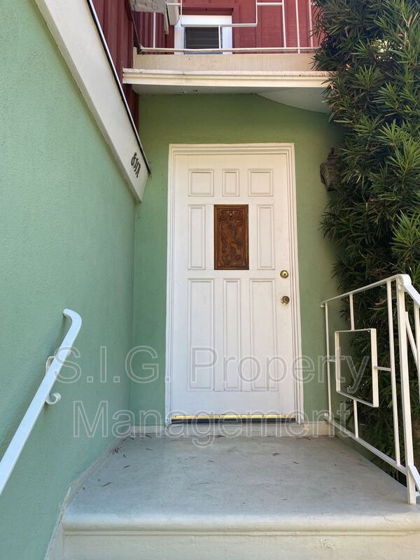 Building Photo - 811 Reeves Pl