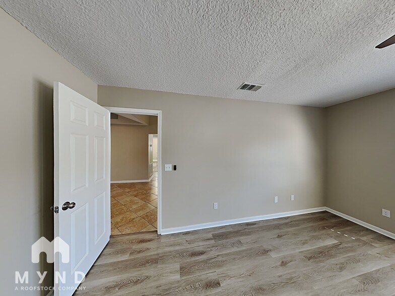 Building Photo - 7978 Lavender Ln