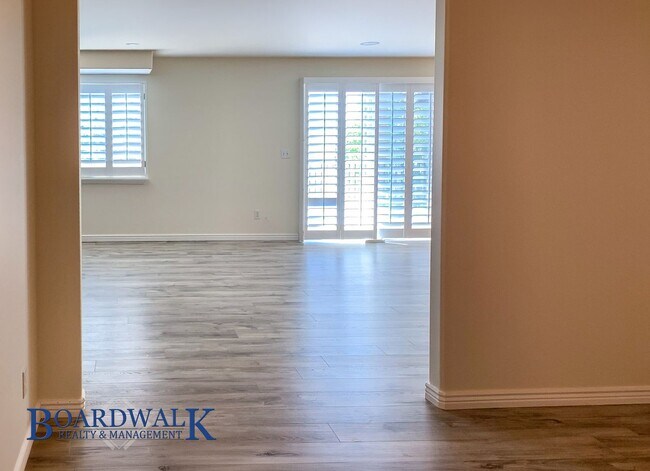 Building Photo - Modern Living Meets Mountain Lifestyle in Sandy