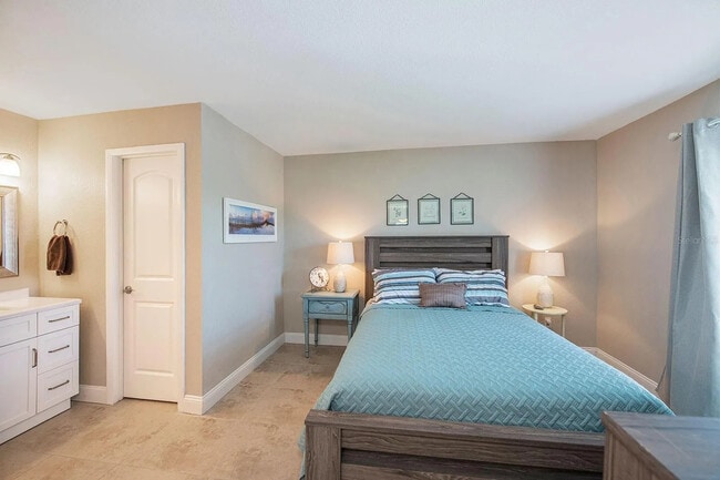 Master Bedroom - 455 Alt 19 S