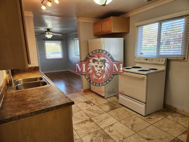 Building Photo - 3 Bd  1 Bath Home in Salt Lake City