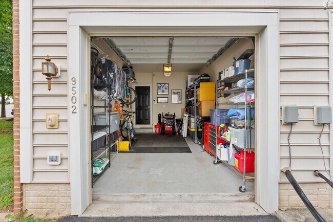 Building Photo - 9502 Lee Ct