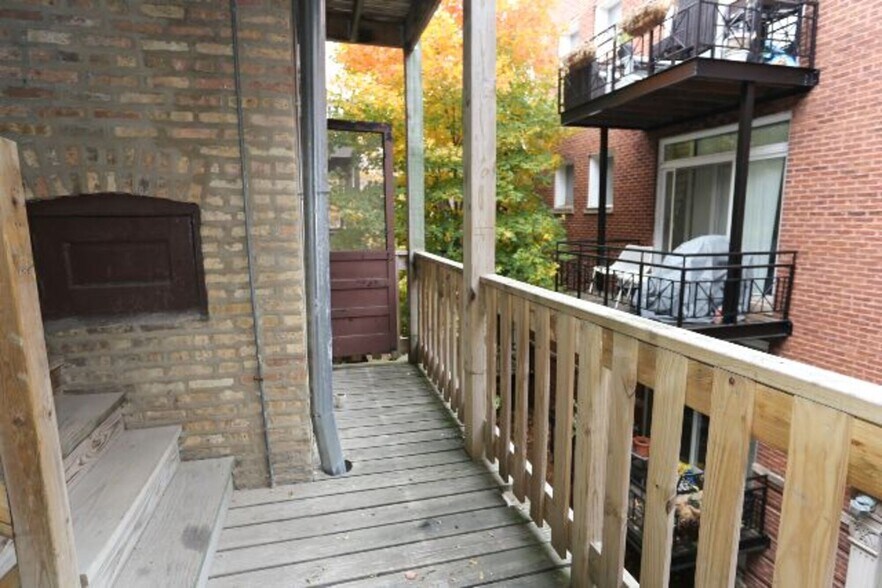 Building Photo - 718 W Barry Ave