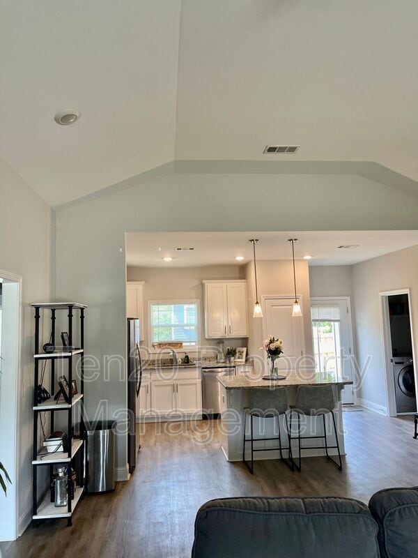 Building Photo - 30 Vineyard Dr