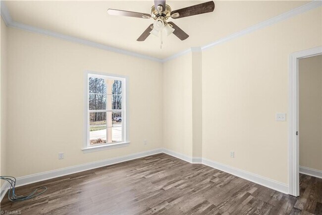 Building Photo - Luxurious Living In Sought After Sherwood ...