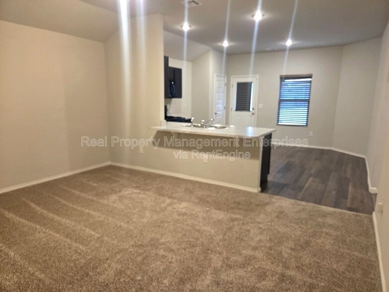 Building Photo - 9704 Saddle Dr