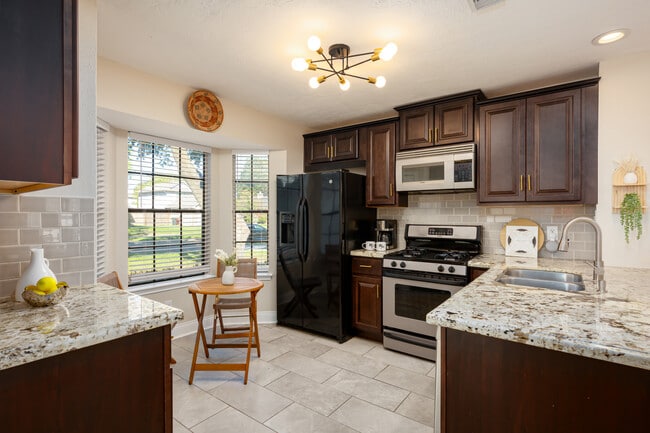 Building Photo - 20231 Linden Tree Dr