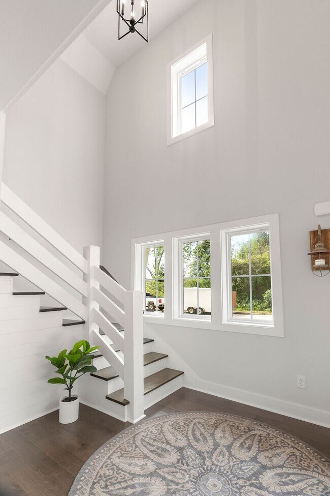 Building Photo - Designer Home near Auburn University's Campus!