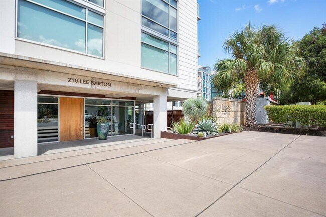 Building Photo - 210 Lee Barton Dr