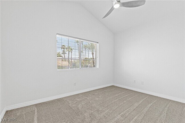 Building Photo - 3004 Sun Lake Dr