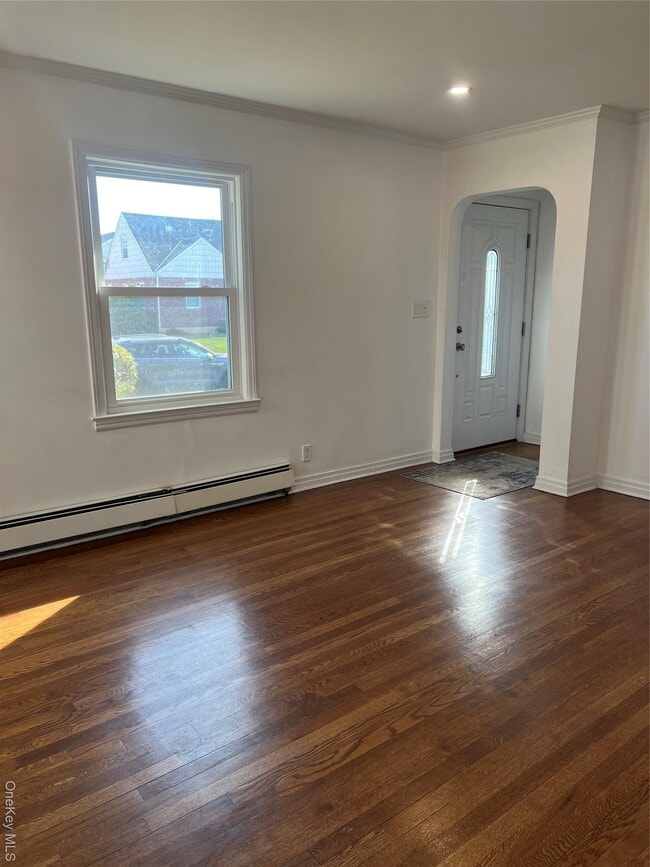 Building Photo - 1016 Oaks Dr