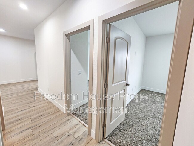 Building Photo - 1340 Arrowhead St