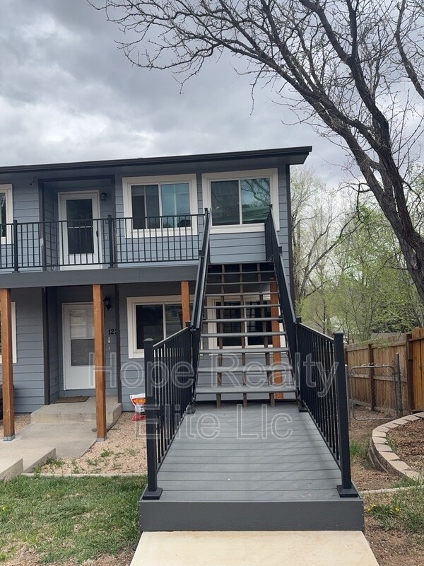 Building Photo - 1227 N Chestnut St