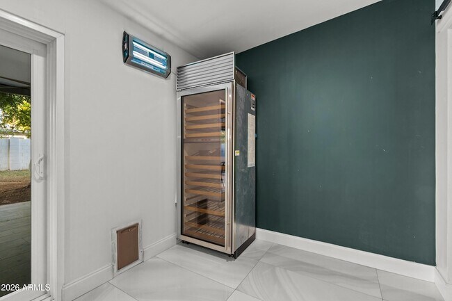 Building Photo - 3938 E Cheery Lynn Rd