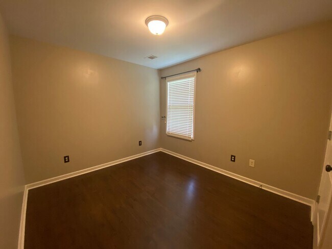 Building Photo - 210 Edgarton Way