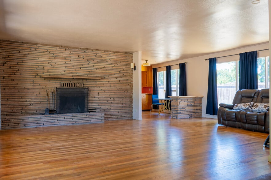 Building Photo - 1107 S Cameron St