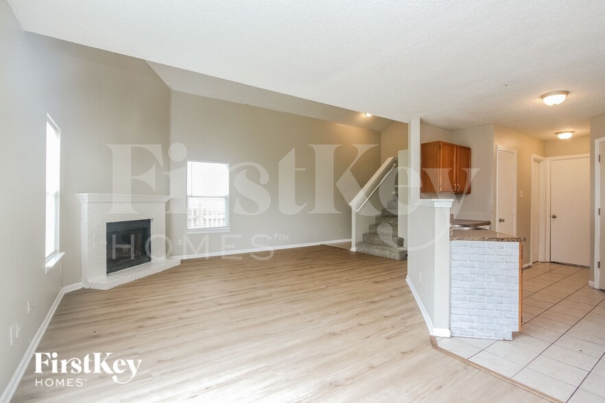 Building Photo - 1229 Kenwood Dr