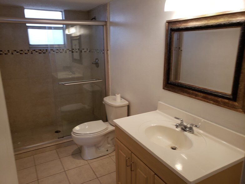 Primary bath - 406 NW 68th Ave