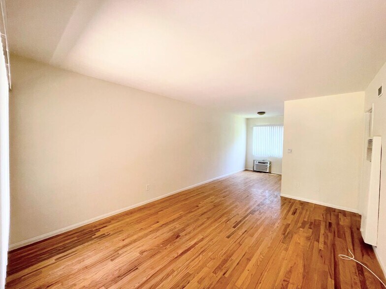 Building Photo - 11230 Hortense St