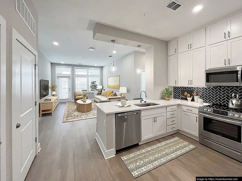 Building Photo - 4950 Lunar Ln