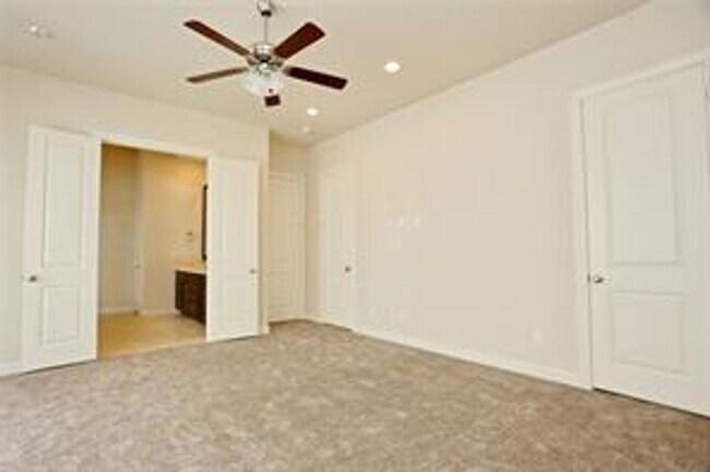 Building Photo - 3226 McKinney St