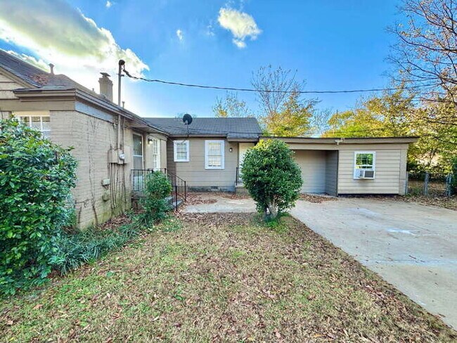 Building Photo - 3880 Spottswood Ave