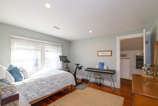 Building Photo - 345 Ashmont St