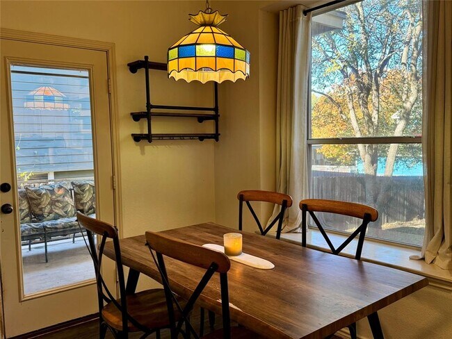 Building Photo - 2308 Sweet Clover Dr