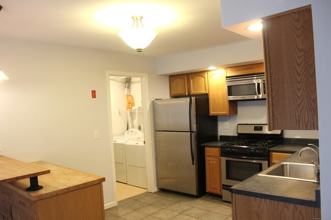 Building Photo - 38 Woodhill Rd