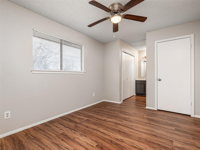 Building Photo - 706 Rollingway Dr