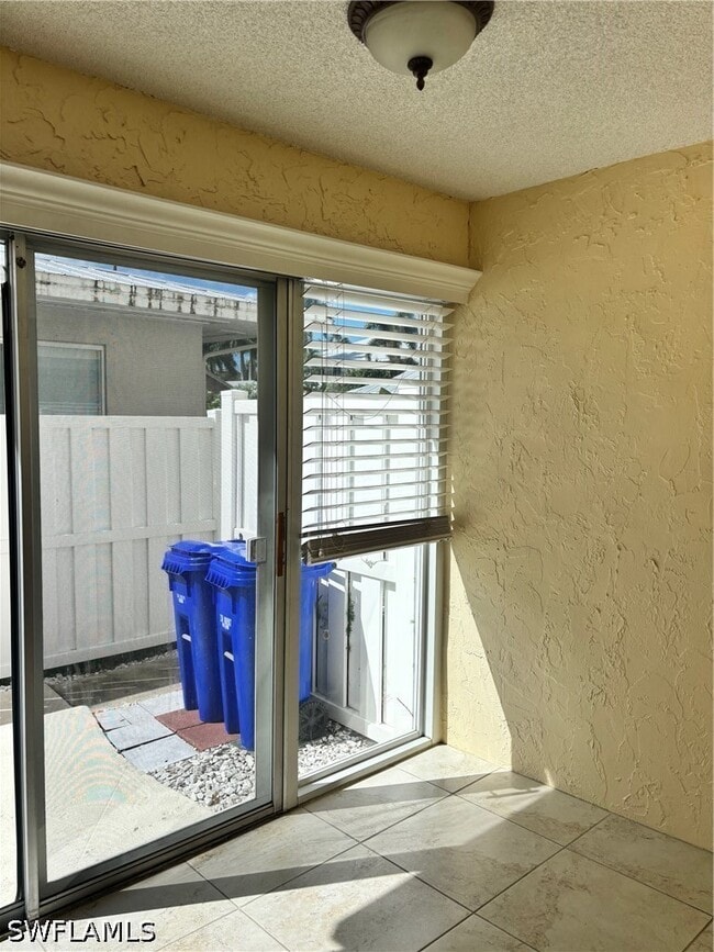 Building Photo - 296 4th Ave S