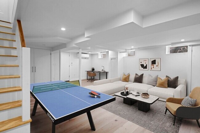 Building Photo - 110 Leonard St