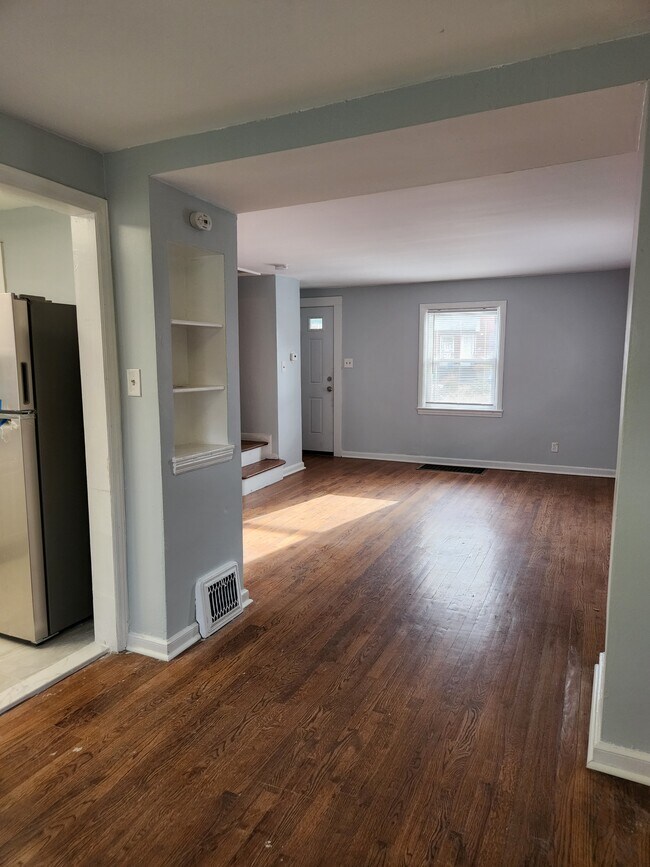 Building Photo - 364 Oakland St