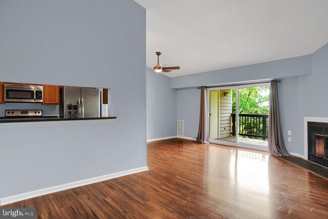 Building Photo - 200 Spring Maiden Ct