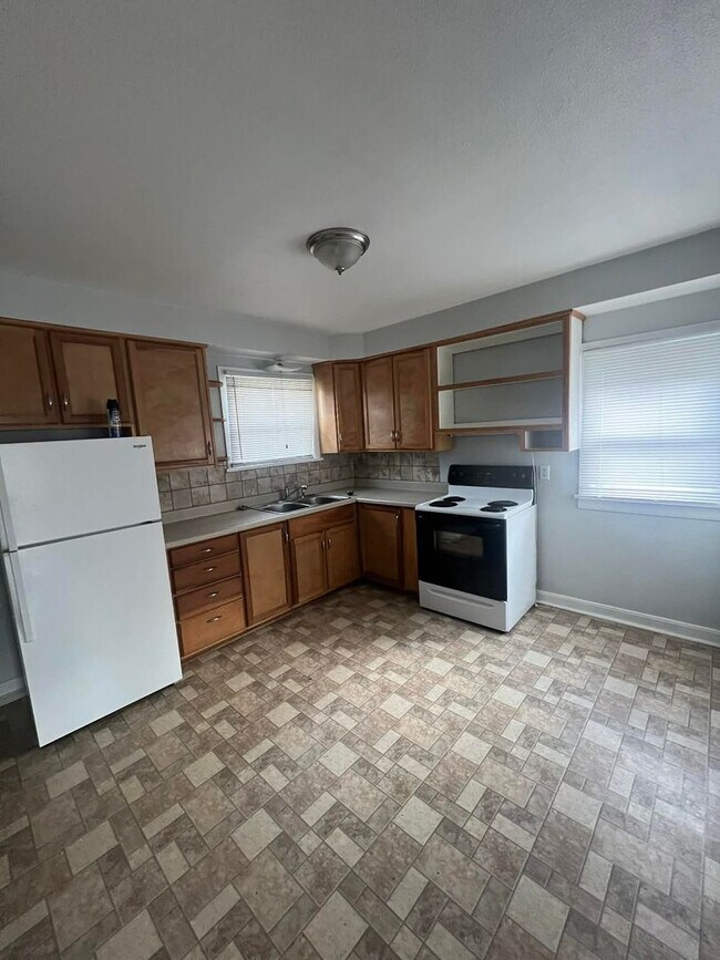 Building Photo - 214 Olive St