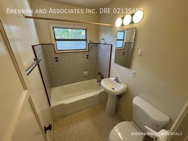 Building Photo - 456 Davidson-#B