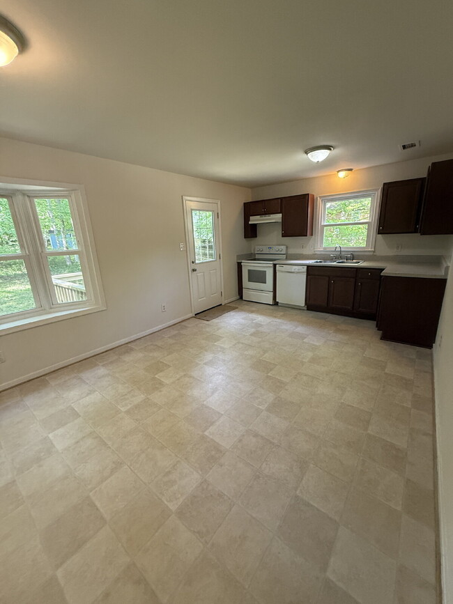 Building Photo - 4 Bedroom Cape Cod in Midlotian