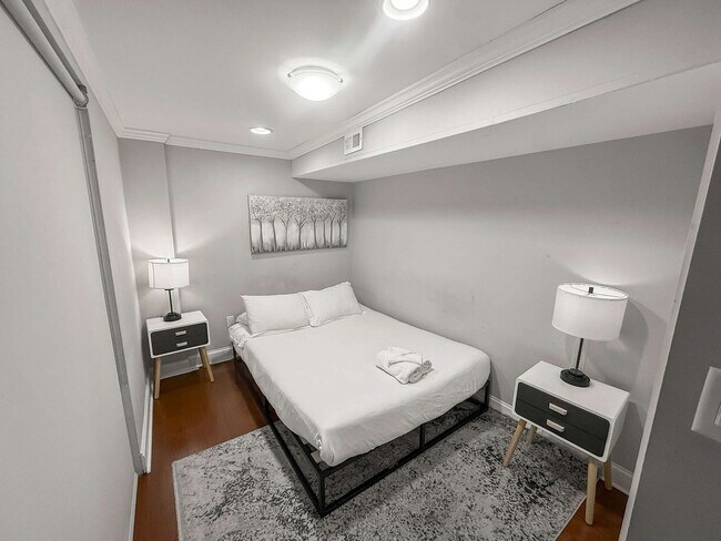 Building Photo - 606 S 2nd St