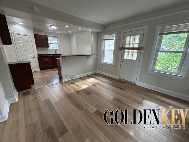 Building Photo - LARGE WESTSIDE FULLY REHABBED HOME -  3 be...
