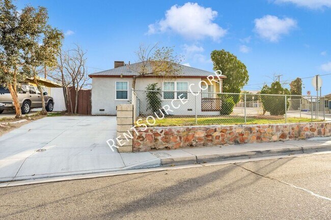 Building Photo - 1040 Flora St