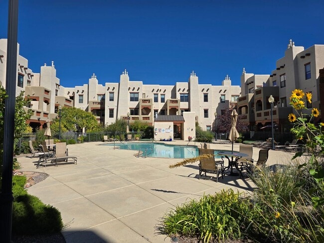 Building Photo - 1405 Vegas Verdes Dr