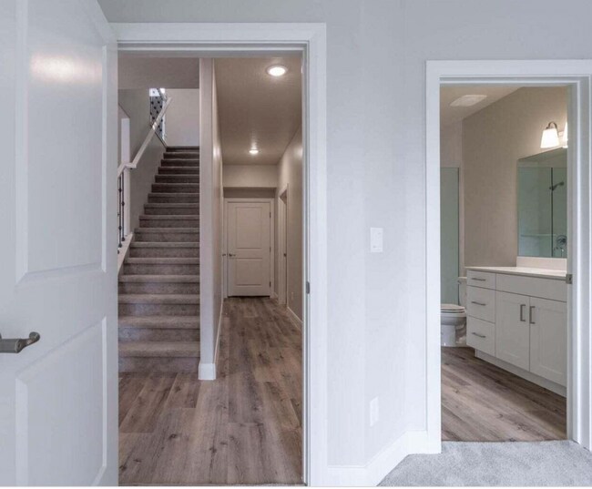 Building Photo - 527 N 550 W