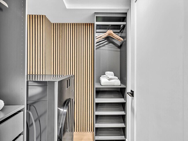 Building Photo - 21 Royal Palm Way