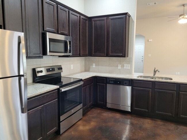 Building Photo - 3BD 2BA Seguin
